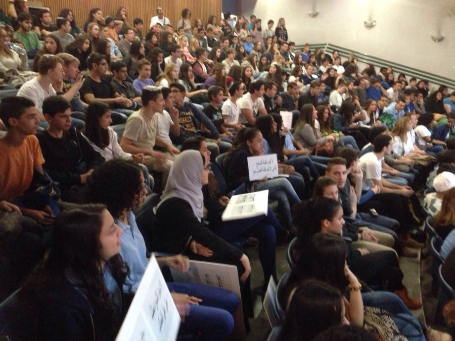 طلاب مدرسة أجيال يشاركون في مؤتمر التسامح مع وزير التربية والتعليم شاي بيرون